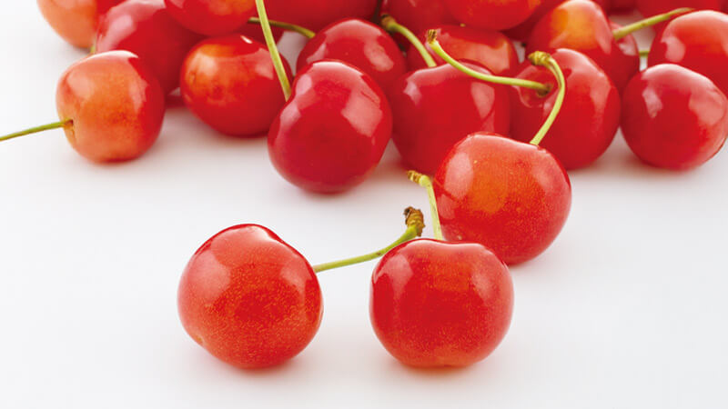 木になっているさくらんぼのイメージ