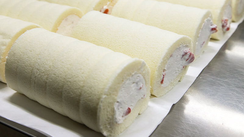 ほわいとぱりろーるのおいしそうな製造風景写真