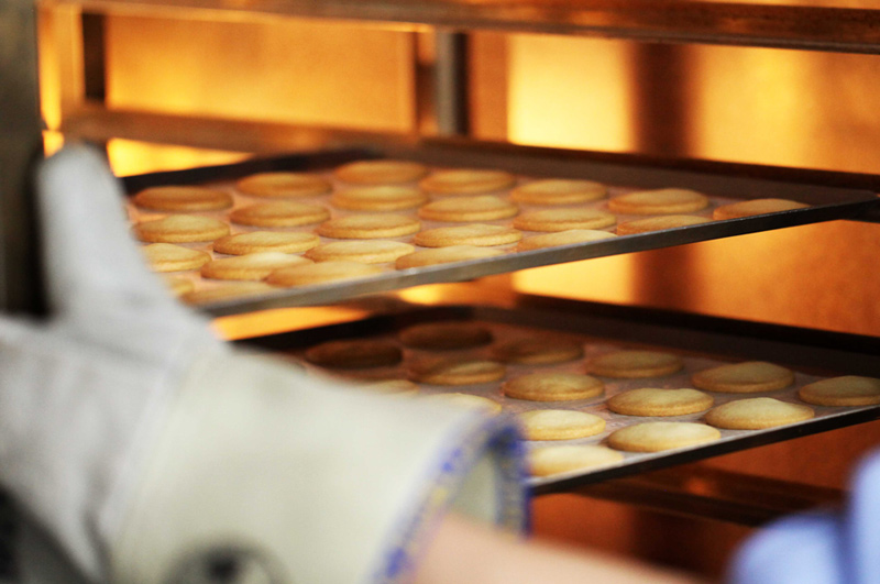 バター＆バターサンド_クッキー生地の焼きイメージ