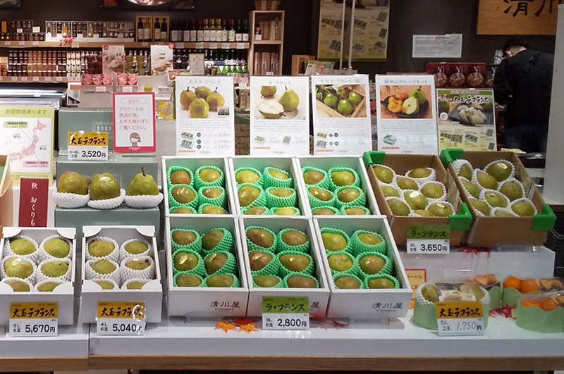 清川屋店舗のラフランス売り場