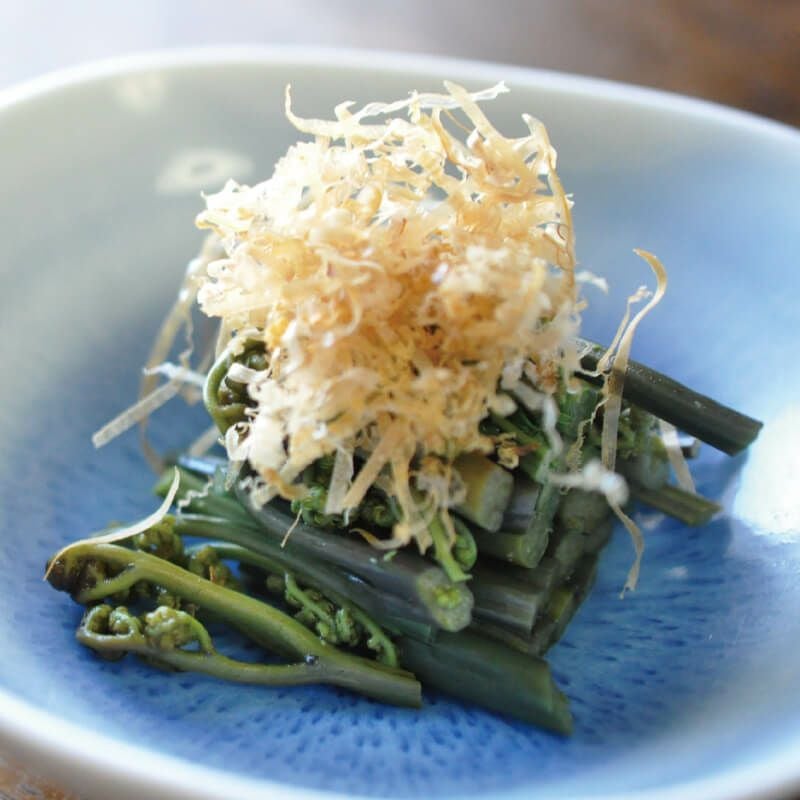 わらびの水煮 山形県置賜地方産ワラビ水煮パック｜清川屋