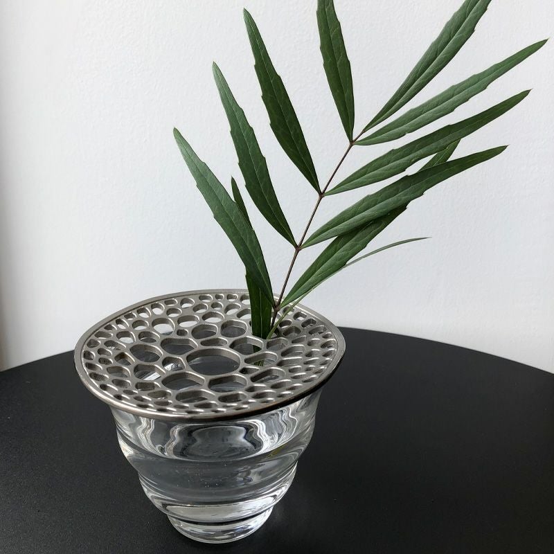 あやめの茎 山形精密鋳造の花立て（フラワースタンド）｜清川屋